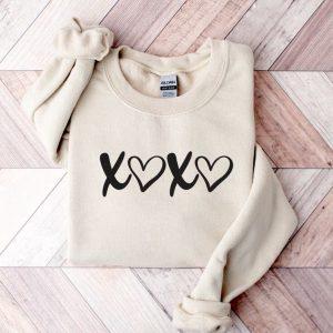 Valentines Sweatshirt XOXO Sweatshirt Valentines Sweater Crewneck Sweatshirt Womens Valentines Sweatshirt 1 v7pzkc.jpg