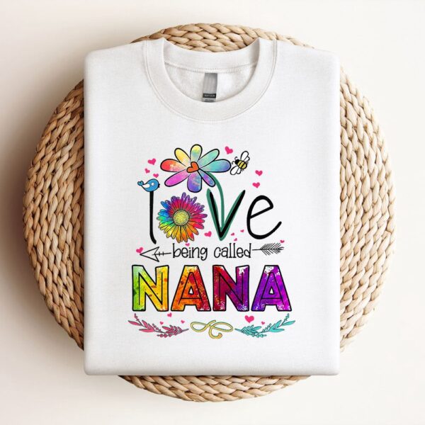 I Love Being Called Nana Daisy Flower Cute Mothers Day Sweatshirt, Mother Sweatshirt, Sweatshirt For Mom, Mum Sweatshirt